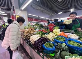 上海 ：菜價降了 市民“菜籃子”變輕了 ()